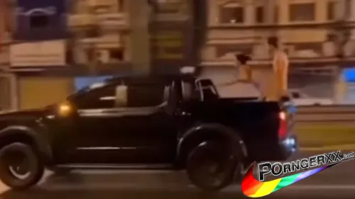 Ford ranger ช่วงล่างดีทางเรียบกระแทกยับ เย็ดหนักๆไม่เกรงใจใคร สาวไทยกับฝรั่งภูเก็ตกระหน่ำตอกหีเสียวมาก ยืนเย็ดท้ายกระบะหีหนีบควยแน่นซอยท่าหมาหีโก่ง