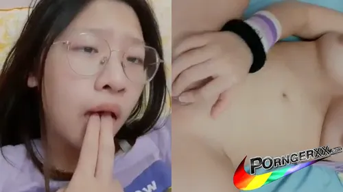 คลิปหลุดกลุ่มลับ สาวแว่นเนิร์ดแหกเสียว เห็นหน้าติ๋มแต่ร่านจัดโชว์โหนกเนียนน่าเย็ดมาก